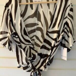 Bella Dahl 🌸 Black and White Wrap Blouse 🌸🌺🌼